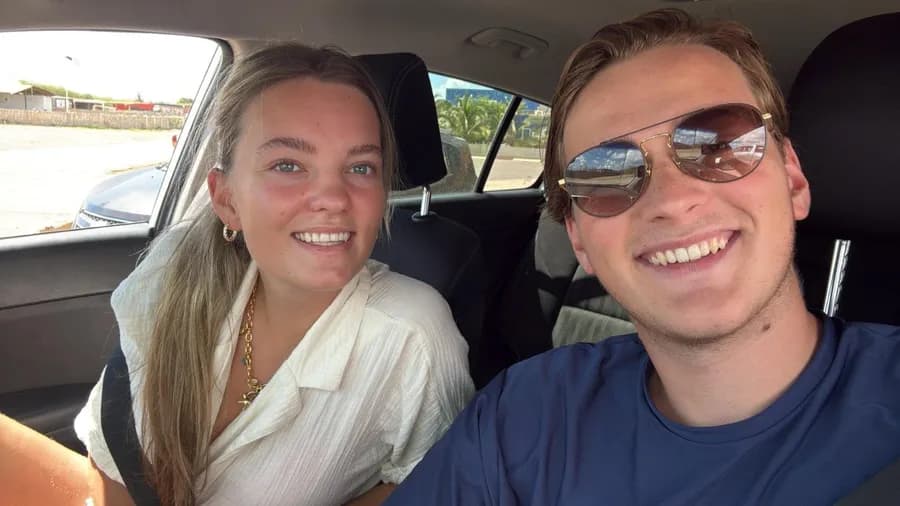 Josephine and Tijn — founders of Bonaire Beach Essentials