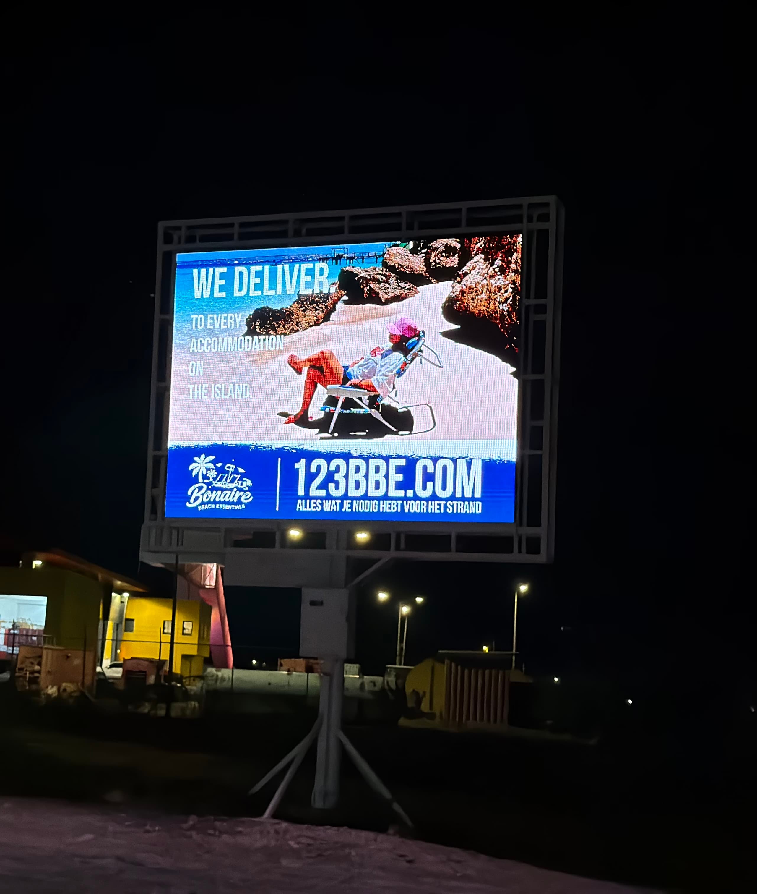 Weβre on a Giant Billboard at Flamingo Airport! π΄βοΈ